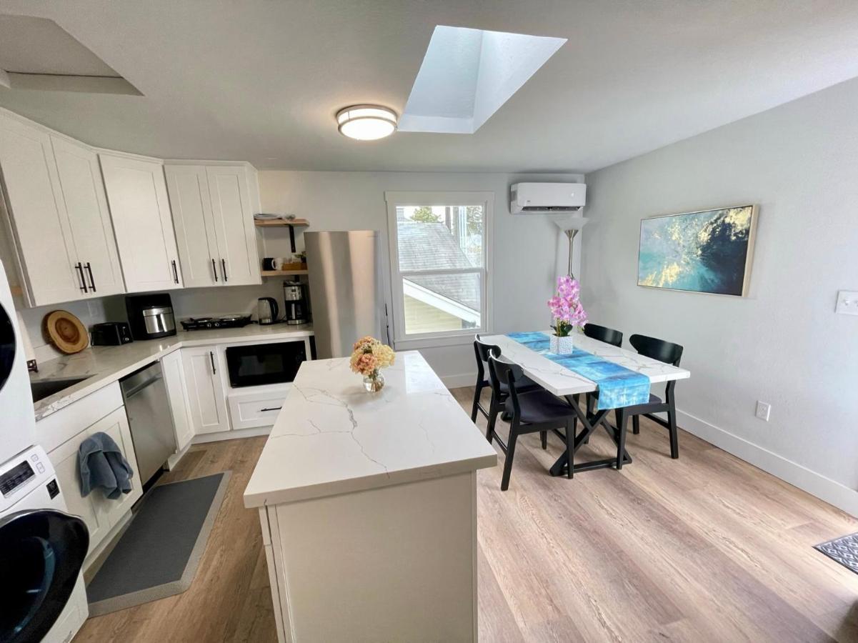 Tacoma 2 Bedrooms 1 Baths Sleep 5 With Compact Kitchen Exterior photo